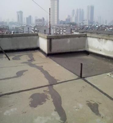 岑溪漏水维修 楼顶漏水是什么原因，楼顶漏水维修方法是什么?